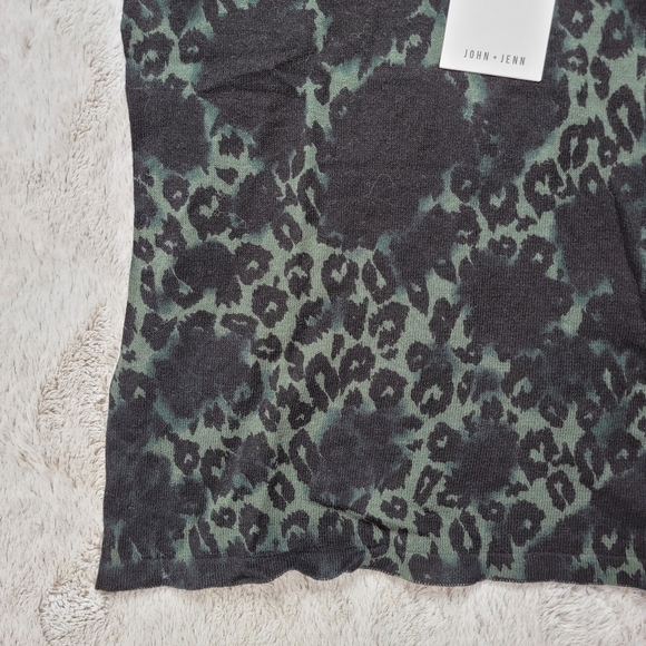 John + Jenn Forest Green Leopard Black Short Sleeve Tshirt NWT Size XS - Picture 6 of 12